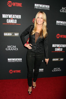 Jenn Brown feet photo thumbnail