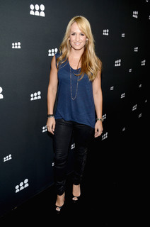 Jenn Brown feet photo thumbnail