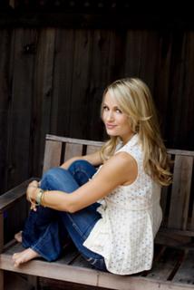 Jenn Brown feet photo thumbnail