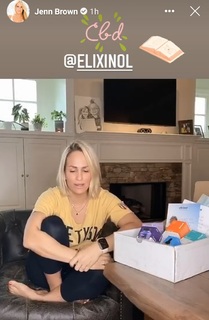 Jenn Brown feet photo thumbnail
