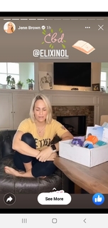Jenn Brown feet photo thumbnail
