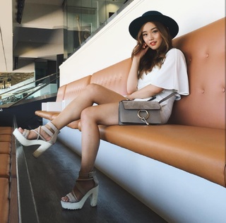 Jenn Im feet photo 3