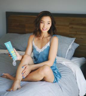 Jenn Im feet photo 9