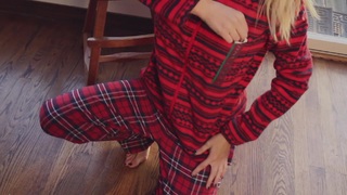 Jenn McAllister feet photo thumbnail