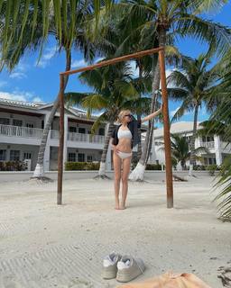 Jenn McAllister feet photo thumbnail