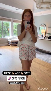 Jenn Todryk feet photo 3