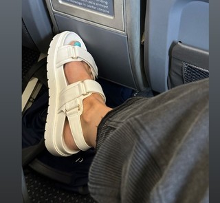 Jenn Todryk feet photo 3