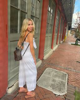 Jenna Davis feet photo thumbnail