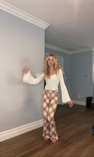 Jenna Davis feet photo thumbnail