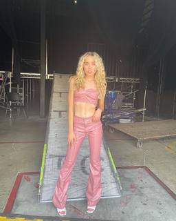 Jenna Davis feet photo thumbnail