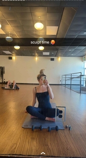 Jenna Davis feet photo thumbnail