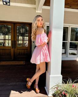 Jenna Davis feet photo thumbnail