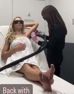 Jenna Davis feet photo thumbnail