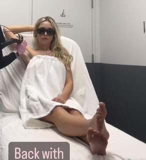 Jenna Davis feet photo thumbnail