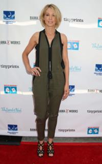 Jenna Elfman feet photo thumbnail