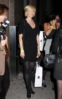 Jenna Elfman feet photo thumbnail