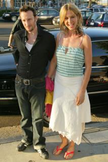 Jenna Elfman feet photo thumbnail