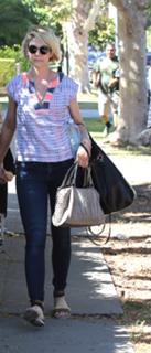 Jenna Elfman feet photo thumbnail