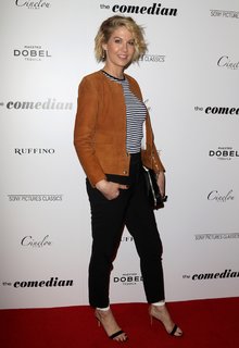 Jenna Elfman feet photo thumbnail