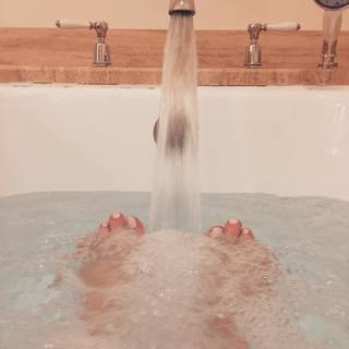 Jenna Elfman feet photo thumbnail