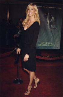 Jenna Elfman feet photo thumbnail