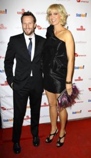 Jenna Elfman feet photo thumbnail
