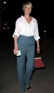Jenna Elfman feet photo thumbnail