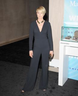 Jenna Elfman feet photo thumbnail