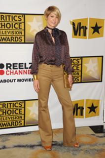 Jenna Elfman feet photo thumbnail