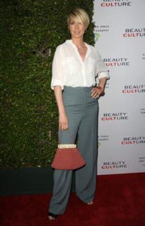 Jenna Elfman feet photo thumbnail