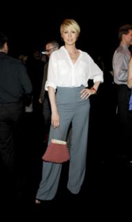 Jenna Elfman feet photo thumbnail