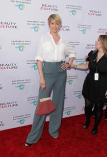 Jenna Elfman feet photo thumbnail