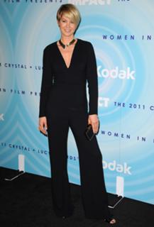 Jenna Elfman feet photo thumbnail