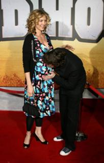 Jenna Elfman feet photo thumbnail