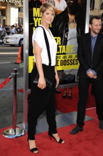 Jenna Elfman feet photo thumbnail