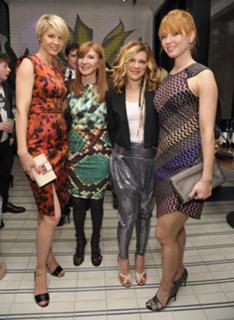 Jenna Elfman feet photo thumbnail