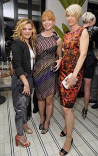 Jenna Elfman feet photo thumbnail