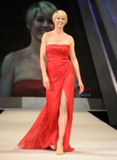 Jenna Elfman feet photo thumbnail