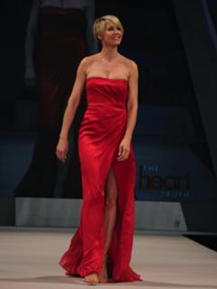 Jenna Elfman feet photo thumbnail