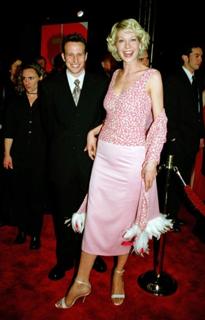 Jenna Elfman feet photo thumbnail