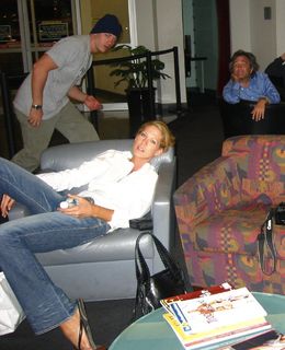 Jenna Elfman feet photo thumbnail