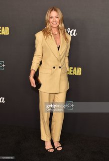 Jenna Elfman feet photo thumbnail