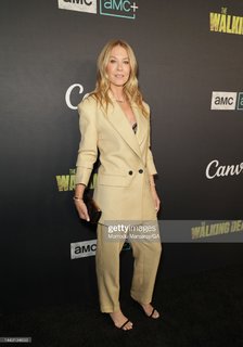 Jenna Elfman feet photo thumbnail