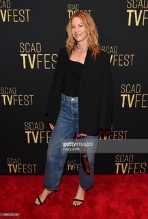 Jenna Elfman feet photo thumbnail