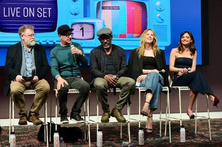 Jenna Elfman feet photo thumbnail
