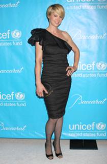 Jenna Elfman feet photo thumbnail