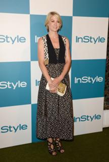 Jenna Elfman feet photo thumbnail