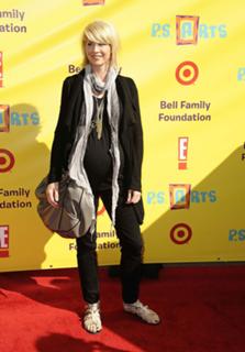 Jenna Elfman feet photo thumbnail
