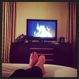Jenna Elfman feet photo thumbnail