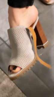 Jenna Ezarik feet photo thumbnail